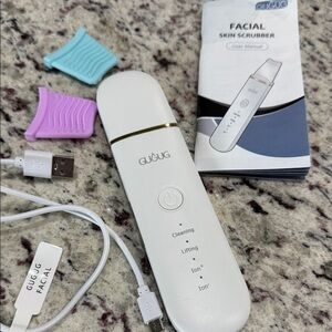 White Facial Skin Scrubber Toner. New